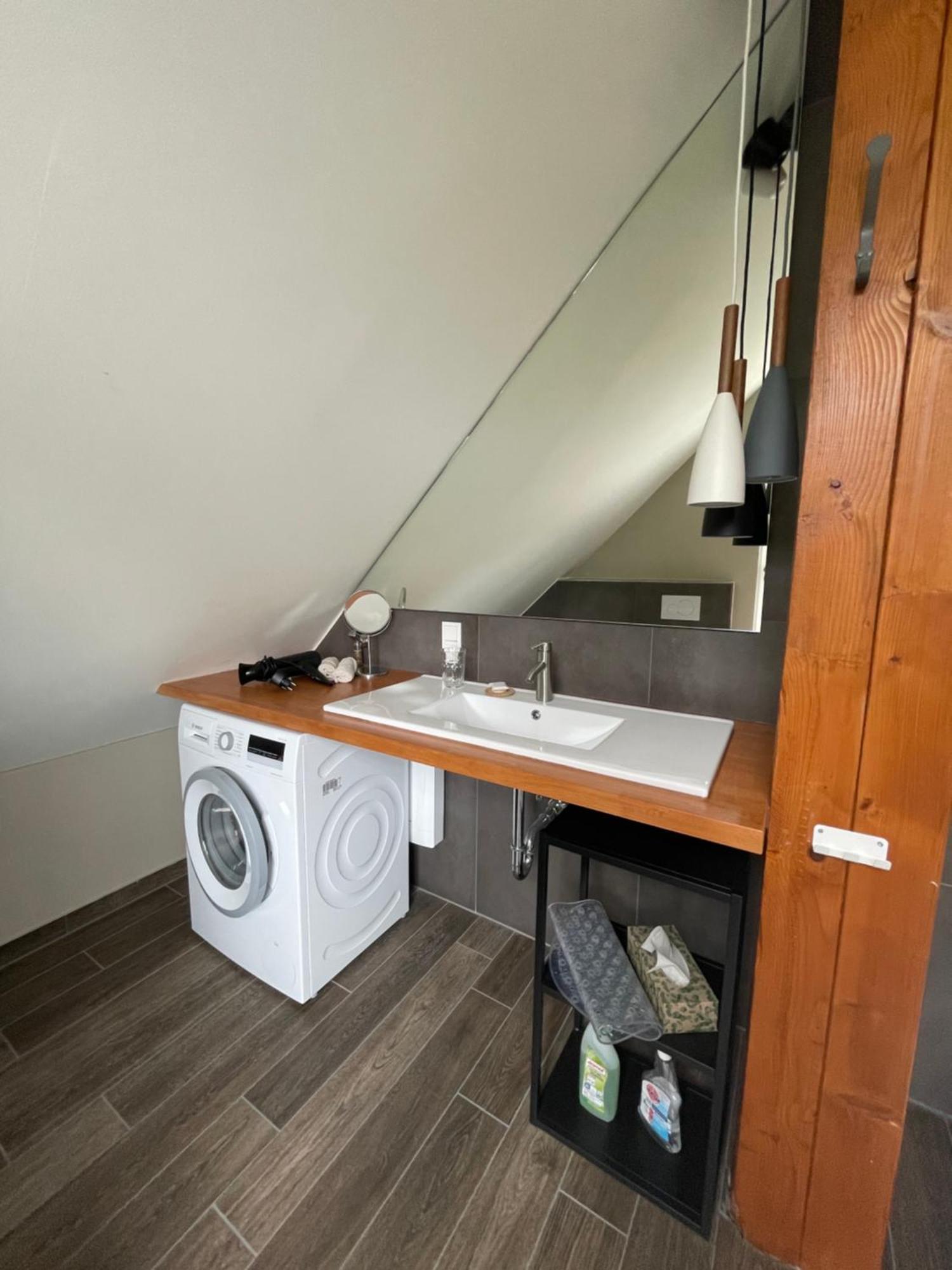 Luxus Lindenhof Apartments -Ferienwohnungen In Friesland An Der Nordsee Am Naturschutzgebiet Urwald Neuenburg  Zimmer foto